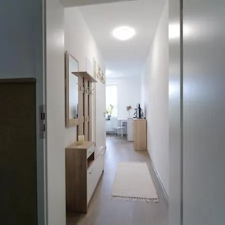 Preiswertes Modernes Gaestezimmer In Aue Bad-schlema Apartment