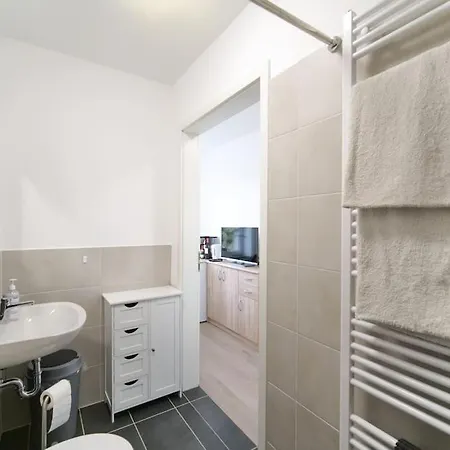 Preiswertes Modernes Gaestezimmer In Aue Bad-schlema Apartment