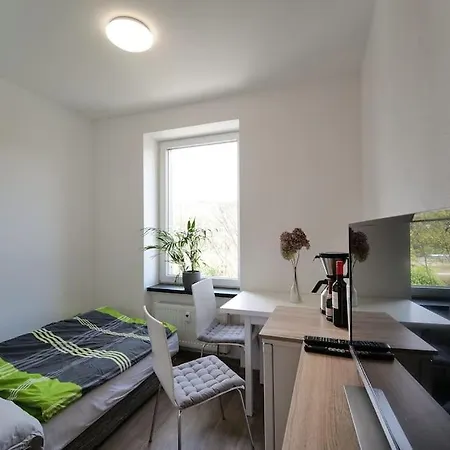 Daire Preiswertes Modernes Gaestezimmer Mit Komfortablem Bad Aue (Saxony)